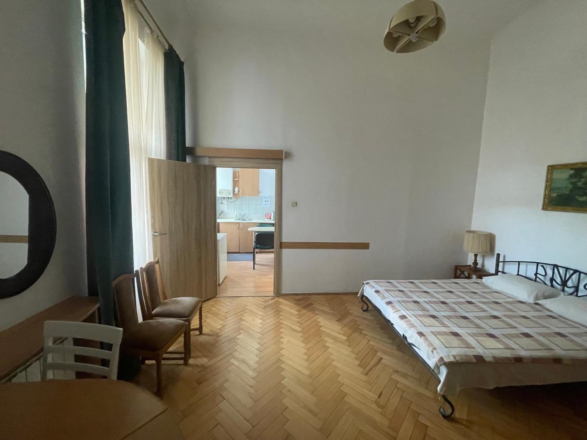 Guest Rooms Lemberg Exterior foto
